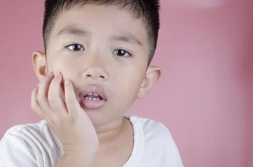 child with toothache